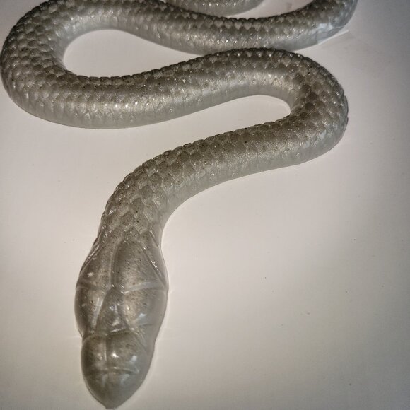 SNAKE winder WHITE Resin Animal Figurine Collectable Rodent Reptile HANDMADE NEW - Picture 2 of 3